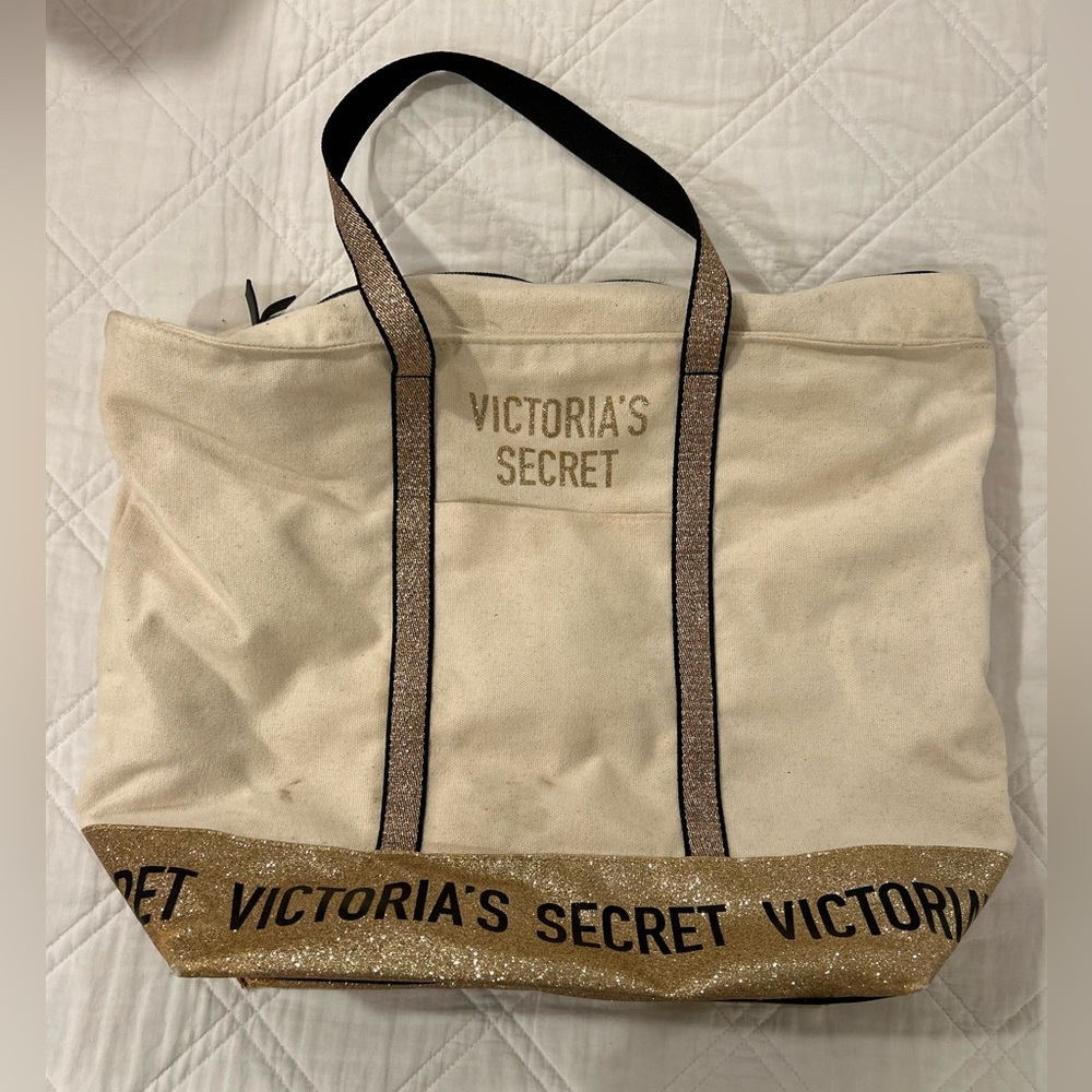 Victorias Secret. Cream/black/gold overnight bag.